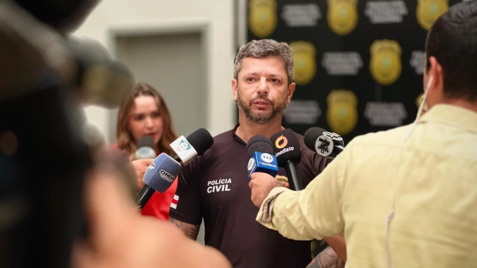 Homem é preso por divulgar conteúdo pornográfico de adolescente em grupo de mensagens no AM 