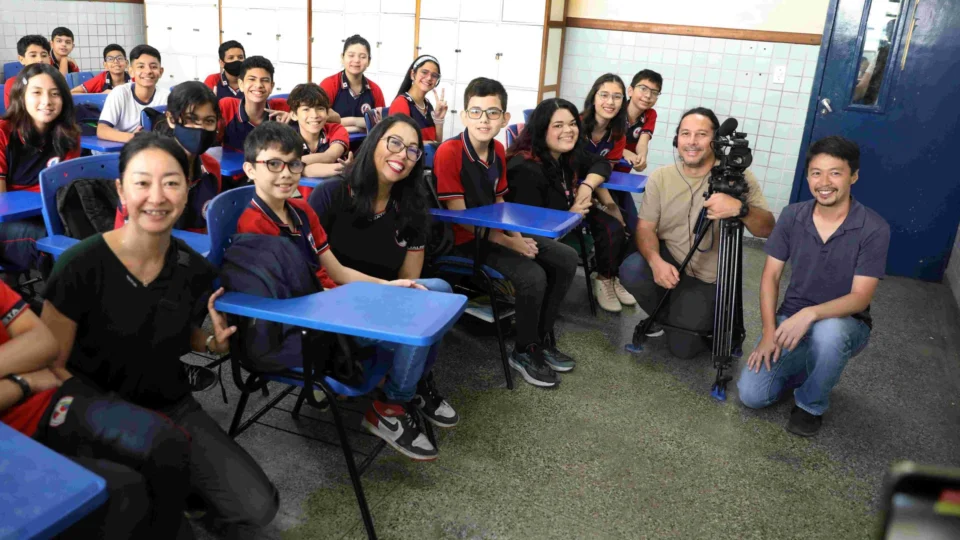 Emissora de TV do Japão faz reportagem sobre escola bilíngue de Manaus