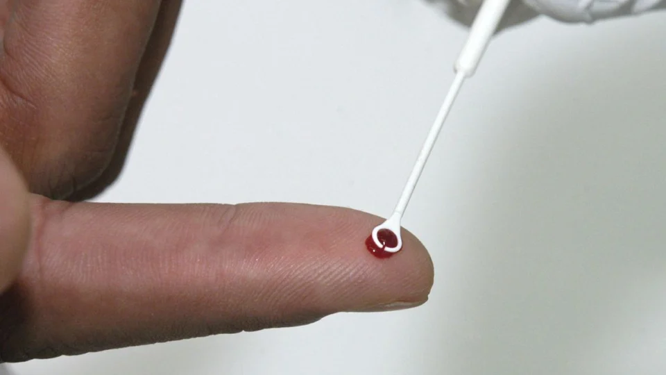 Estudante de GO diz que pai de santo passou HIV de propósito para ele