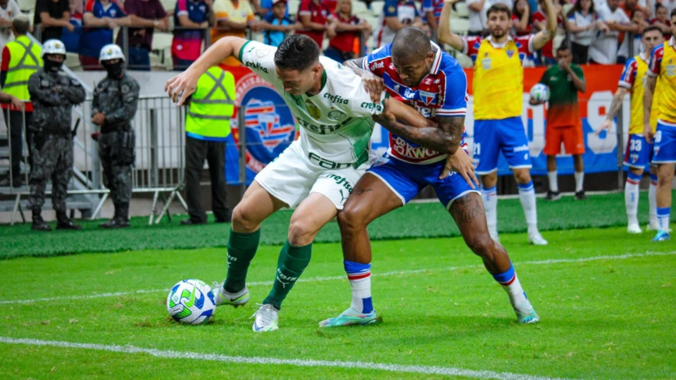 Palmeiras empata com Fortaleza e sustenta liderança no Brasileirão