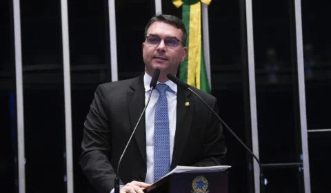 STF mantém multa contra Flávio Bolsonaro; saiba o valor da multa