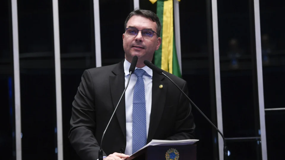 Justiça nega recurso para quebrar sigilos bancário e fiscal de Flávio Bolsonaro