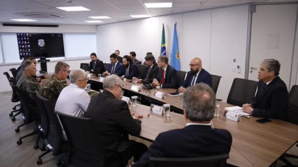 Forças de segurança e defesa se reúnem para alinhar ações de combate ao crime