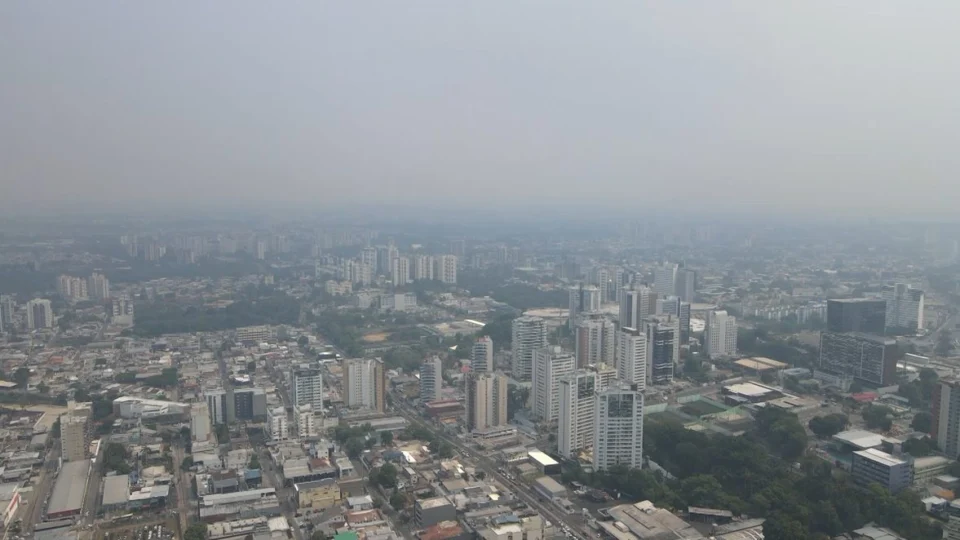 ‘Fumaça está vindo do Pará’, diz governador do AM sobre poluição em Manaus