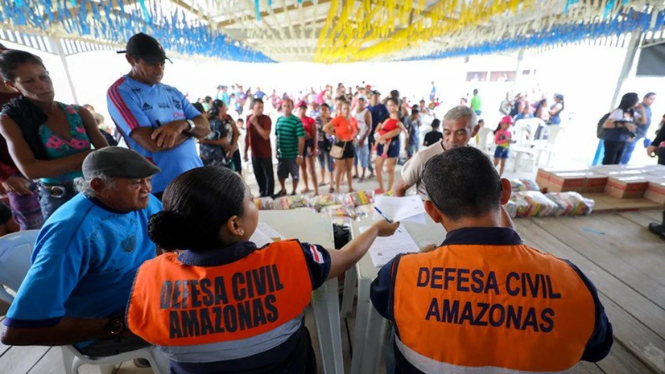 Seca no AM: nível do rio recua em Novo Airão, nas últimas horas