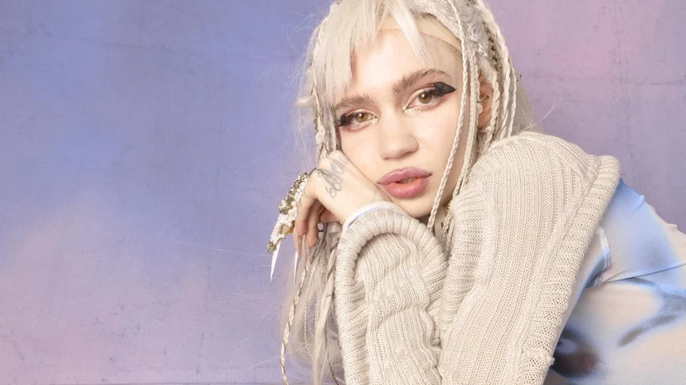 Cantora Grimes ex de Elon Musk cancela show no Primavera Sound