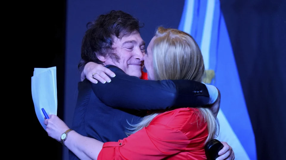 ‘Hoje começa o fim da decadência da Argentina’, diz Milei após vitória