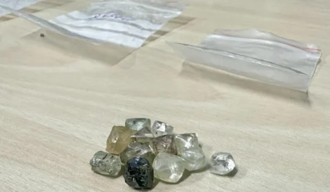 Homem é preso com cerca de R$ 1 milhão em diamantes de garimpo ilegal, no AM