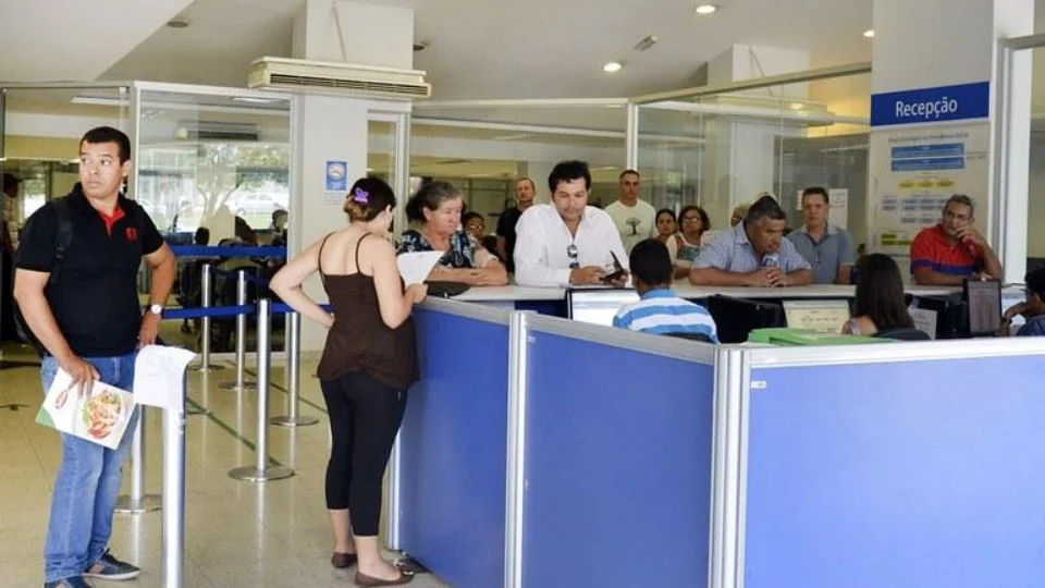 Lula sanciona lei que institui Programa de Enfrentamento à Fila da Previdência