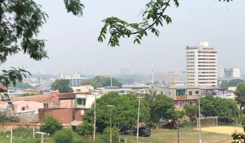 Intensa fumaça volta a encobrir Manaus nesta quinta-feira, 16