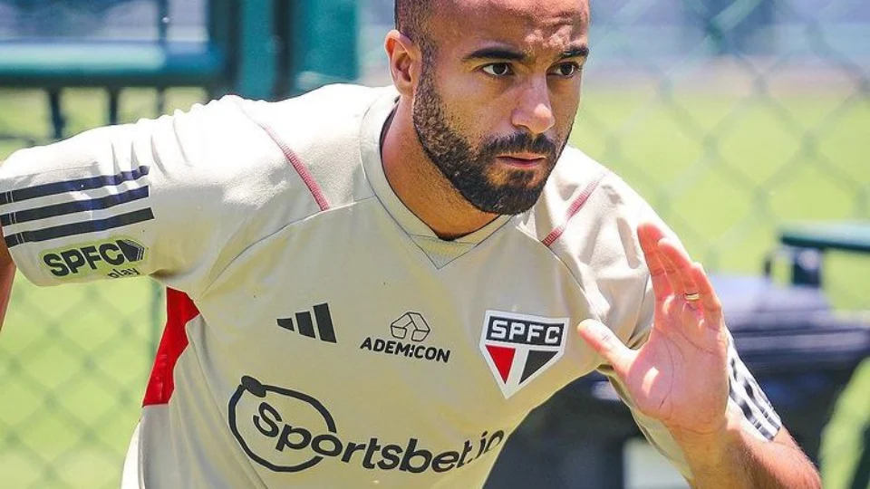 Lucas Moura se recupera e volta aos treinos no São Paulo após 12 dias de lesão