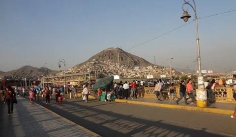Arqueólogos peruanos encontram múmias de crianças de mil anos em Lima