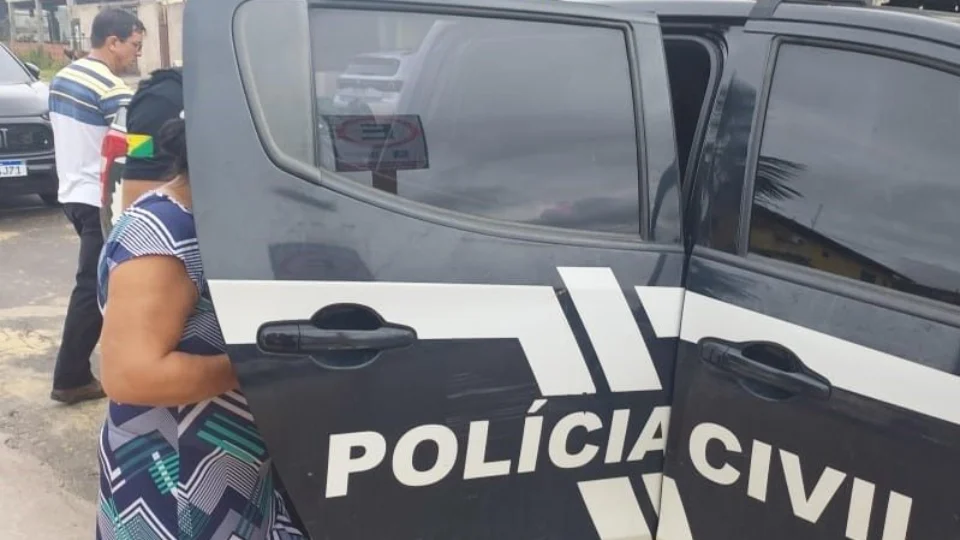 Mãe das três filhas abusadas pelo pai é presa por omissão no interior do Acre