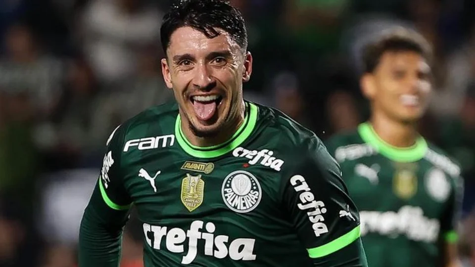 Piquerez trabalha com elenco e reforça Palmeiras diante do Fortaleza