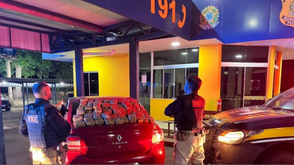 PRF apreende mais de 50 kg de drogas em Guaraí no TO