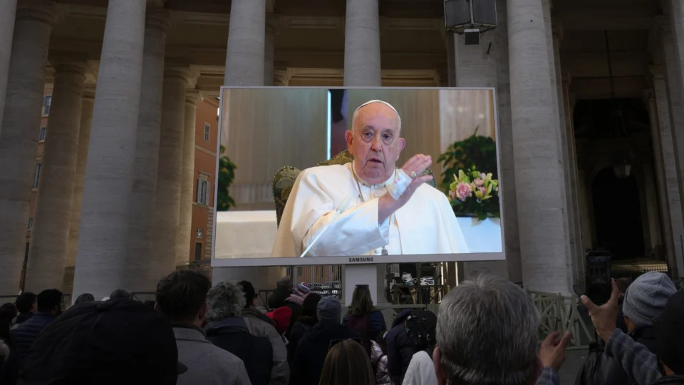 Papa diz que está com inflamação pulmonar, mas irá para a COP-28