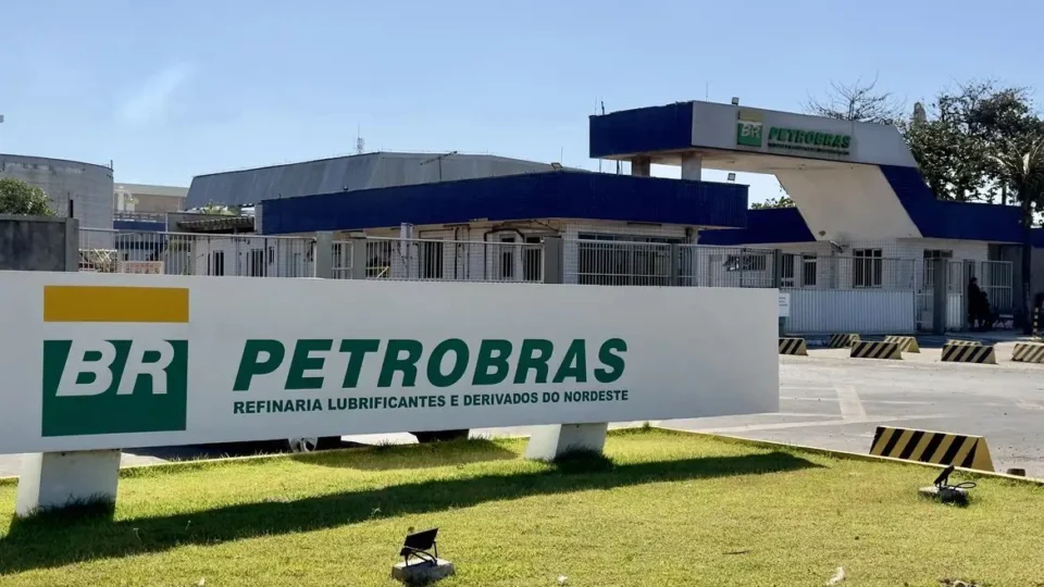 Petrobras divulga desistência da venda de refinaria no Ceará