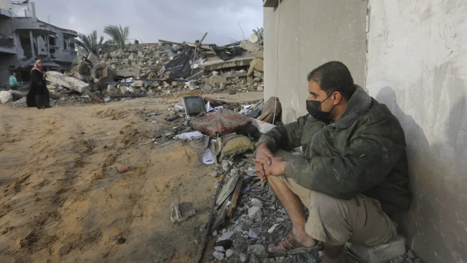 Projétil atinge hospital em Gaza e mata 12 pessoas, diz Hamas