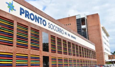 Idosa é atropelada duas vezes ao tentar atravessar avenida em Rio Branco