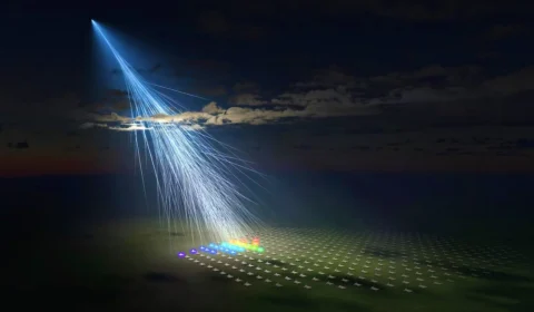 Raio cósmico raro e com alta concentração de energia é detectado caindo na Terra