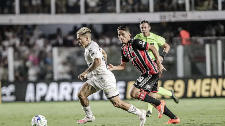 Santos e São Paulo empatam sem gols em clássico de poucas emoções