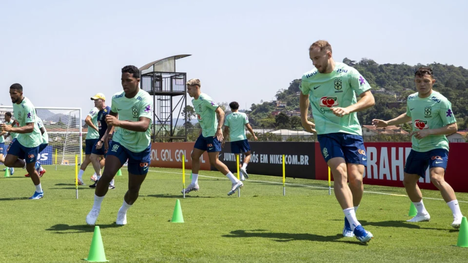 Seleção brasileira finaliza preparação para enfrentar Colômbia nesta quinta, 16