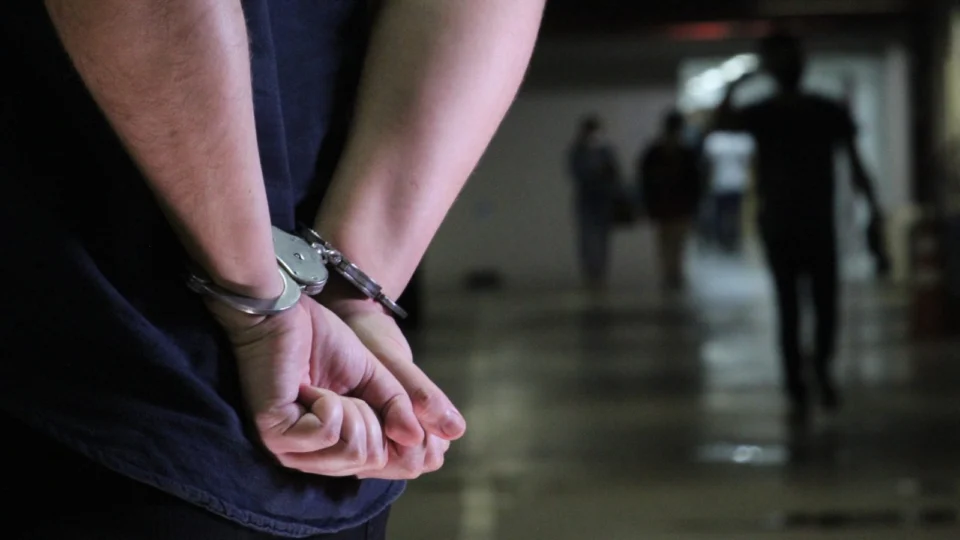 Foragido é preso ao solicitar documento para emitir CIN em Manaus; entenda