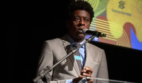 Seu Jorge recebe título de Embaixador da Cultura Brasileira