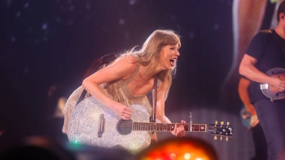 Taylor Swift: fãs reclamam e vaiam show adiado duas horas antes de início