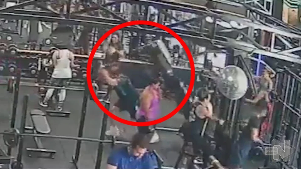 VÍDEO: aparelho de academia desaba sobre aluno em MG