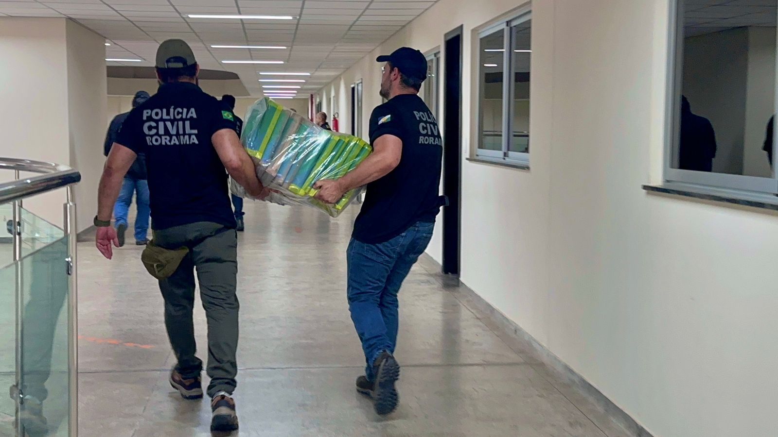 Policiais civis apreenderam processos na Secretaria Municipal de Trânsito em Boa Vista - Foto: PCRR
