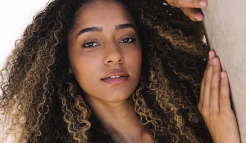 Quem era Ísis Freitas, atriz que morreu aos 22 anos