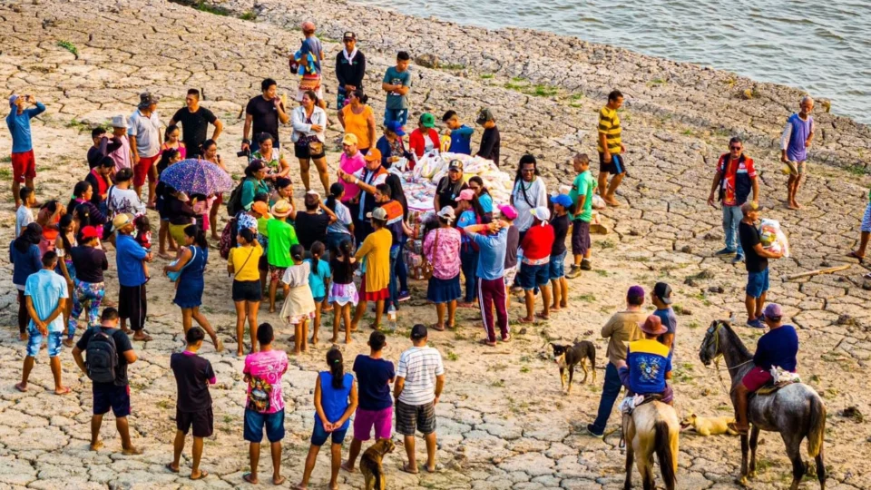 Mais de 300 famílias recebem ajuda humanitária em regiões de Parintins-AM