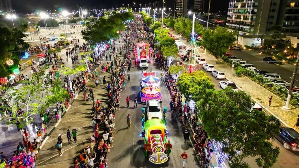 35 mil pessoas prestigiaram a 2ª Parada Natalina na Ponta Negra, em Manaus 