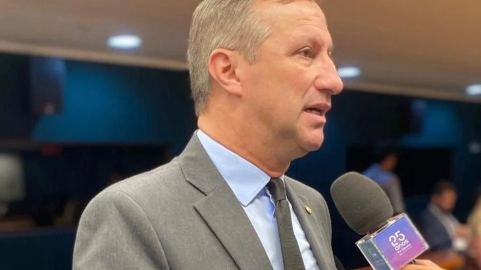 ‘Chega a ser um deboche à sociedade brasileira, diz deputado sobre Dino