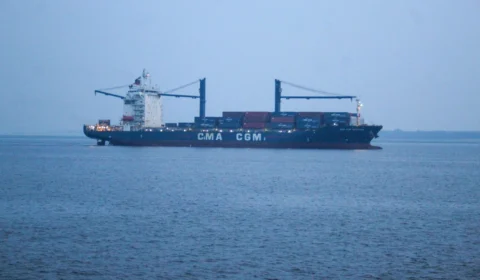 Navios de carga para abastecer indústria e comércio chegam à Manaus