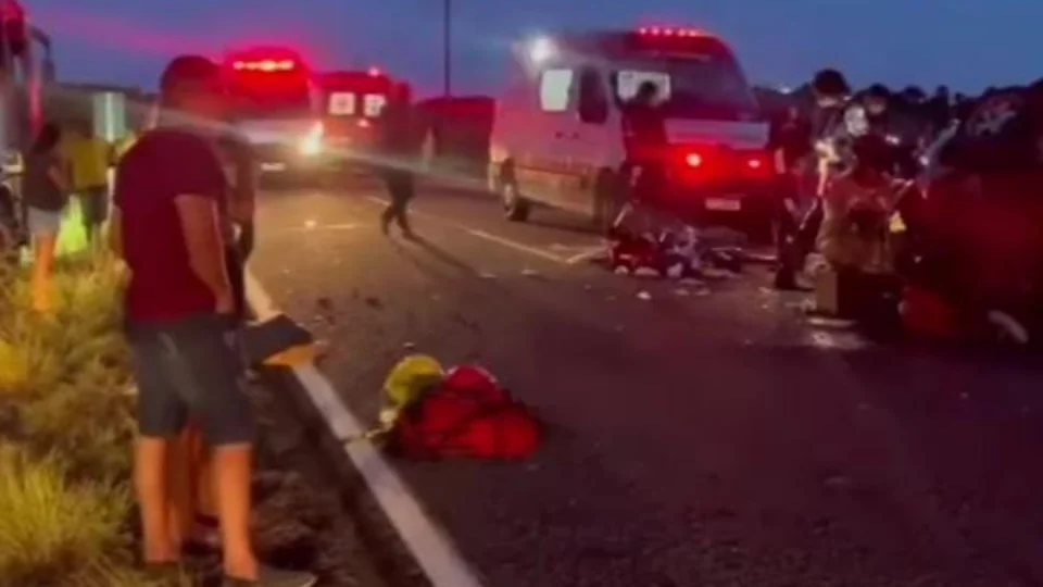 Acidente fatal deixa três mortos e três feridos na RR-205, em Roraima