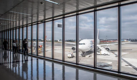 Médico é preso em flagrante por racismo no Aeroporto de Guarulhos SP
