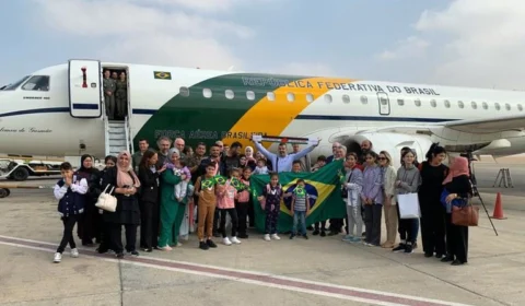 Avião da FAB decola do Egito com brasileiros que estavam em Gaza