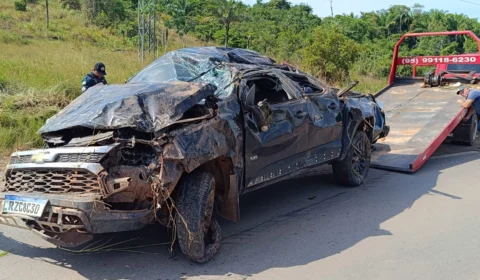 Caminhonete com prefeito de São Luiz-RR e família capota na BR-174