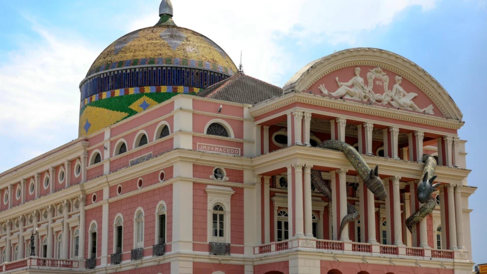 Teatro Amazonas anuncia suspensão das atividades, em Manaus