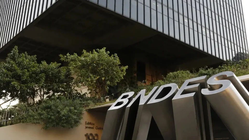 BNDES poderá voltar a financiar obras de empresas brasileiras no exterior