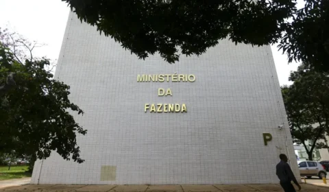 Fazenda reduz previsão de crescimento do PIB para 3%