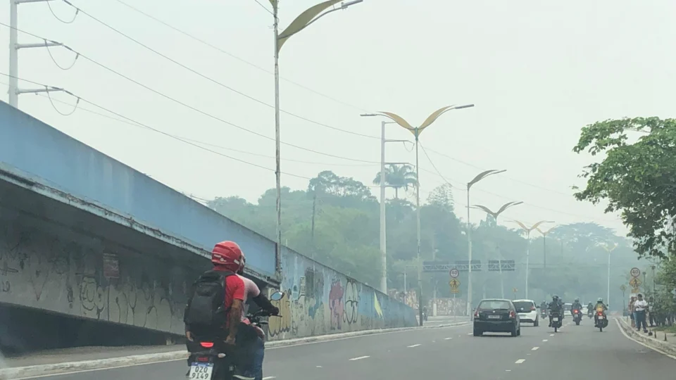 Fumaça em Manaus deixa locais com ar ‘insalubre’ e ‘perigoso’ neste sábado, 4