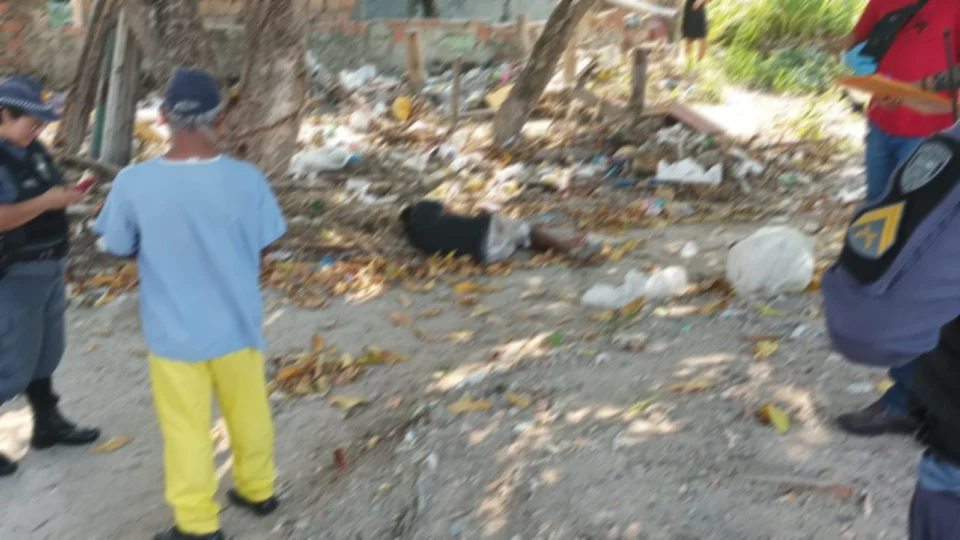 Catador de latinhas morre durante tiroteio entre bandidos, no Jorge Teixeira 4, em Manaus