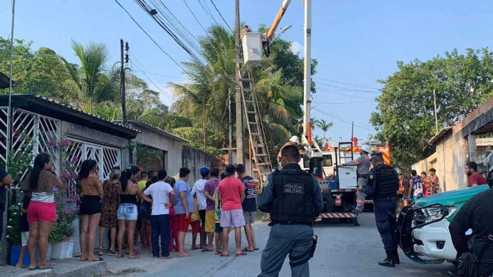 VÍDEO: homem morre ao receber descarga elétrica na Zona Norte de Manaus