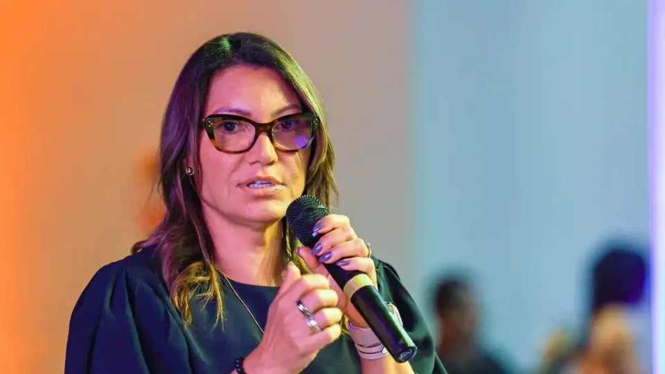 Janja recebe convite para participar de manifesto pela paz na Palestina