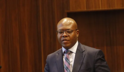 Ministro Silvio Almeida rebate críticas no caso da ‘dama do tráfico’