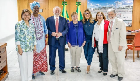 Lula conversa sobre políticas para as mulheres com lideranças estrangeiras