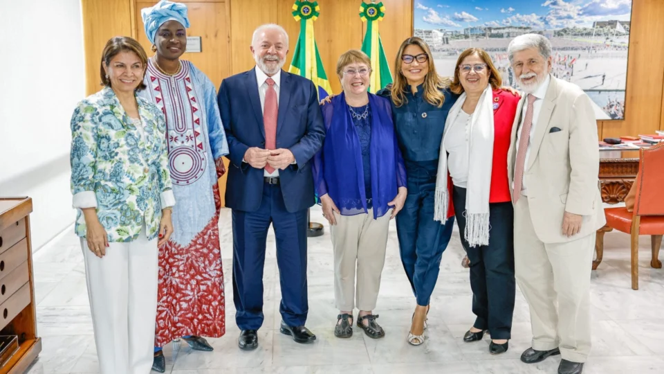 Lula conversa sobre políticas para as mulheres com lideranças estrangeiras